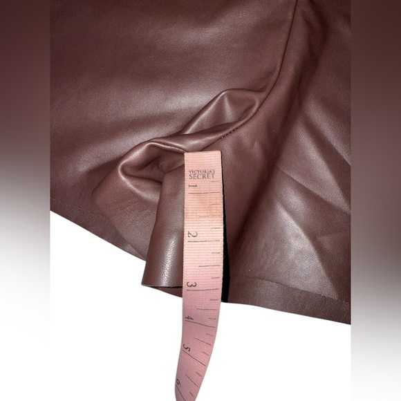 NWOT Norma Kamali Women's Chocolate Brown Straight Leg Faux Leather Shorts XS - Picture 8 of 10